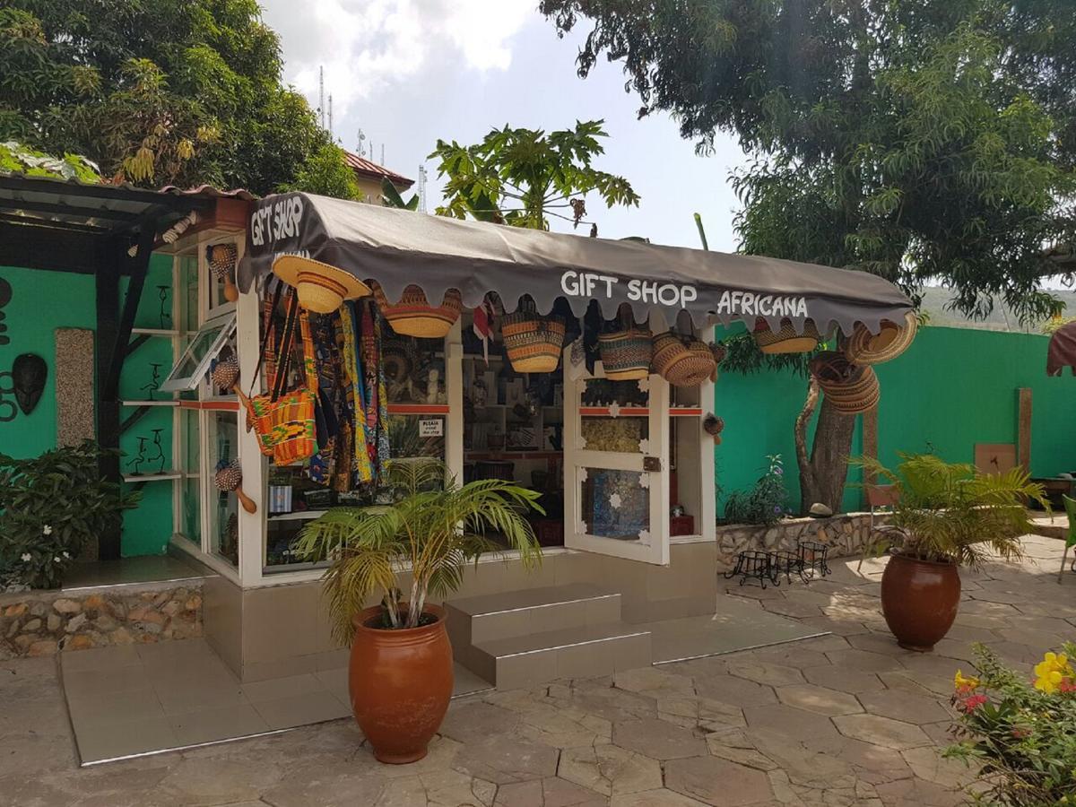 De Mod Hotel Ngleshi Amanfro Dış mekan fotoğraf