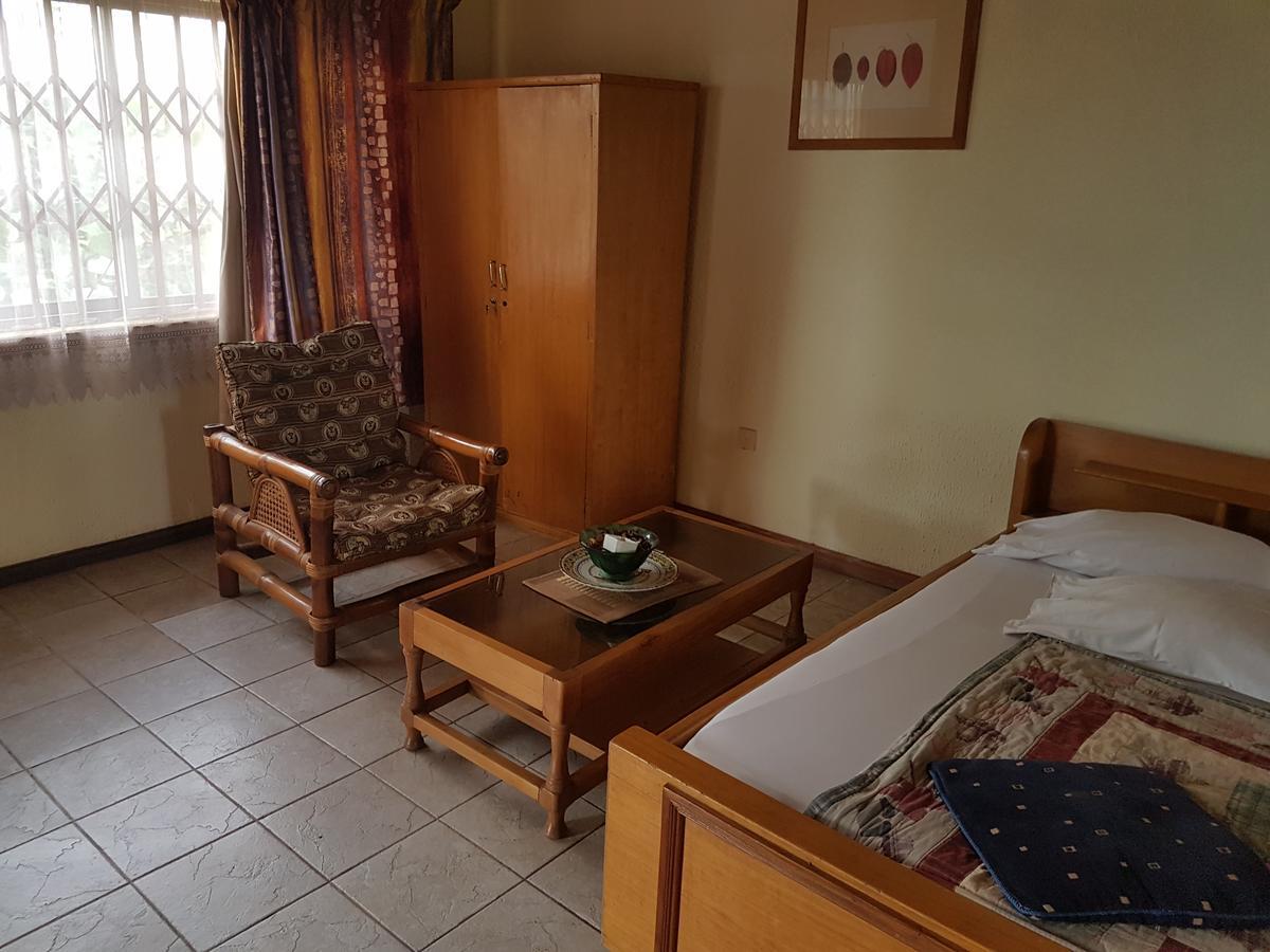 De Mod Hotel Ngleshi Amanfro Dış mekan fotoğraf