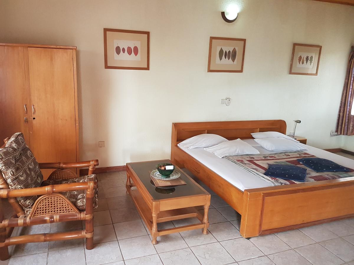 De Mod Hotel Ngleshi Amanfro Dış mekan fotoğraf