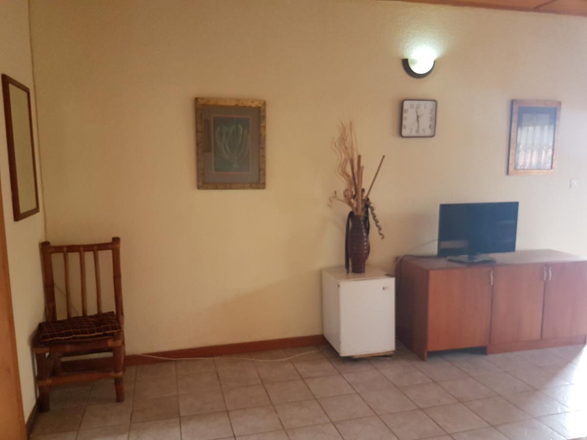 De Mod Hotel Ngleshi Amanfro Dış mekan fotoğraf